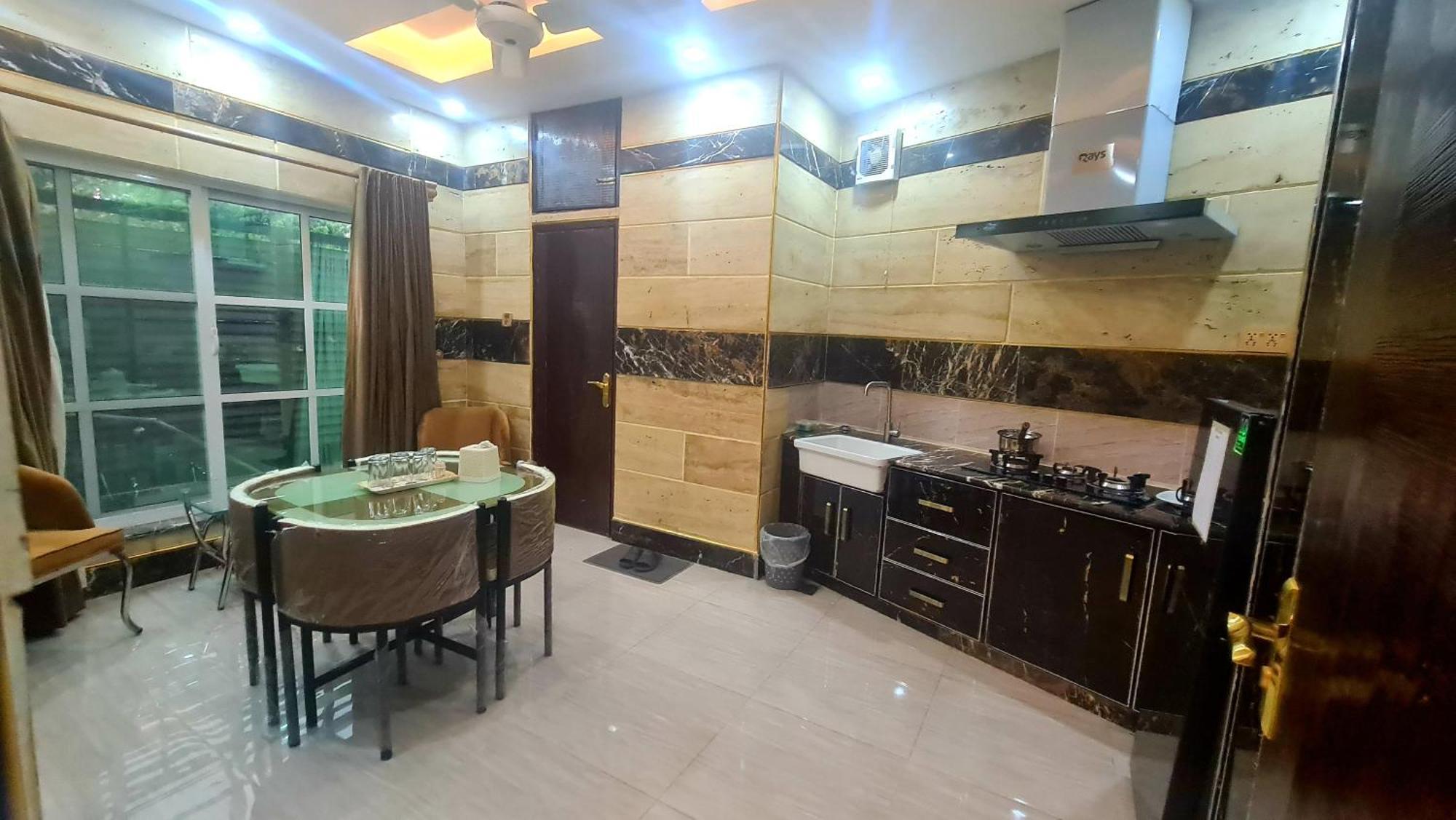 Smart Apartments & Hotel Lahore Luaran gambar