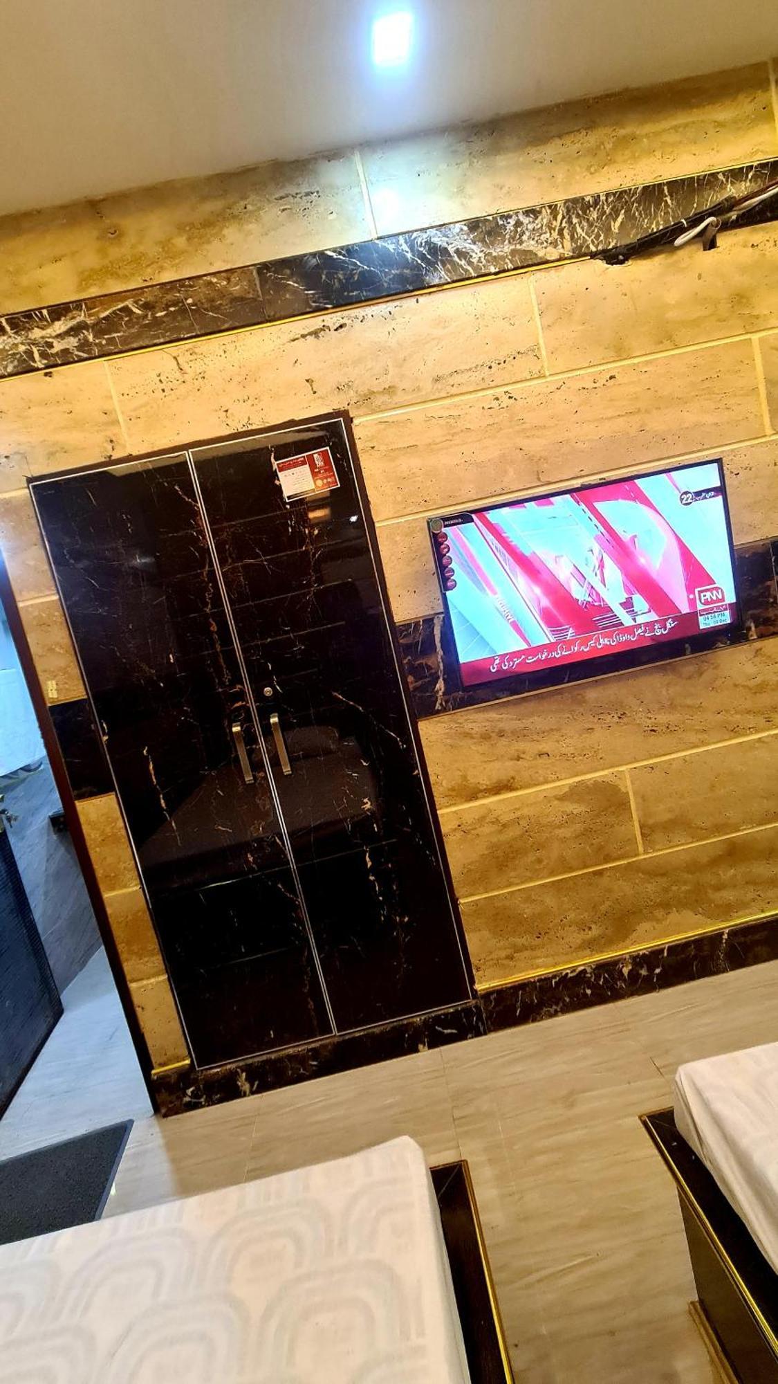 Smart Apartments & Hotel Lahore Luaran gambar