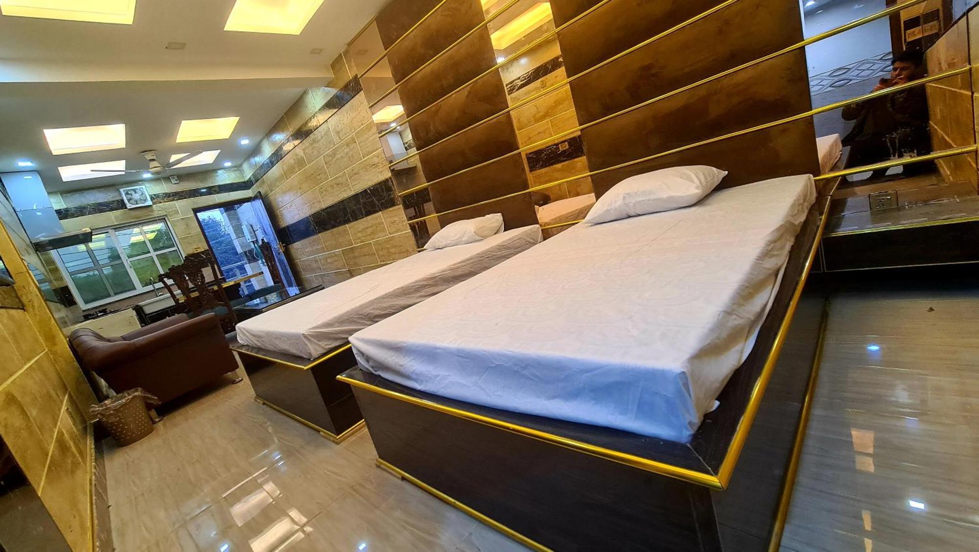 Smart Apartments & Hotel Lahore Luaran gambar